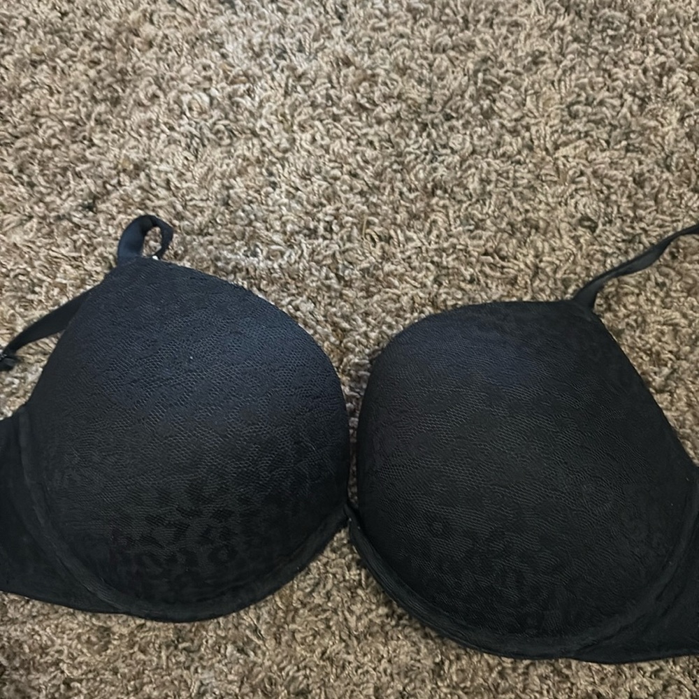 Black leopard print 34DD Vs Pink bra
